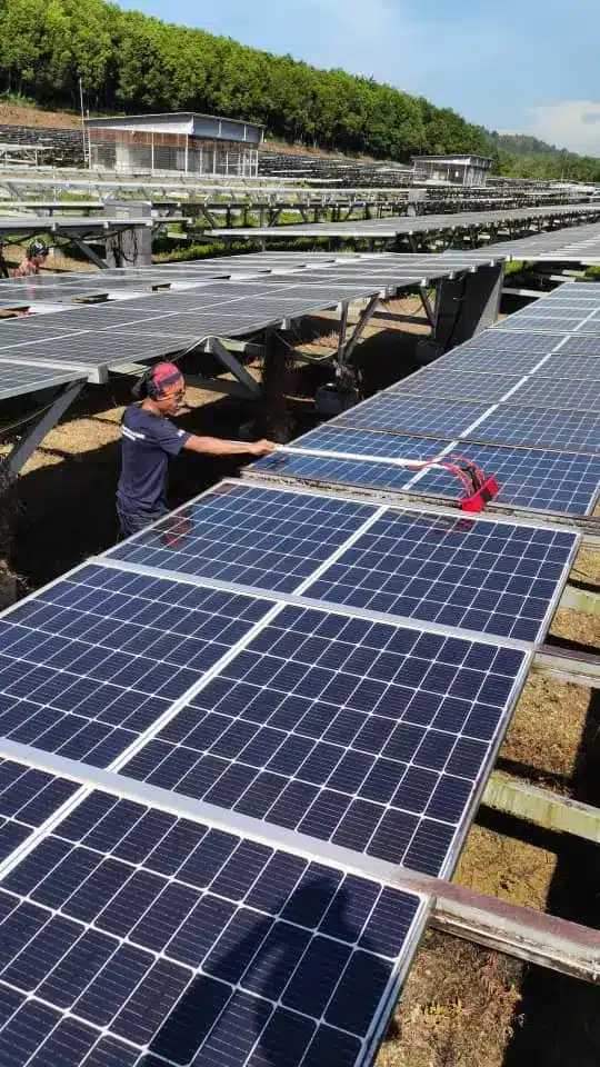 Commercial solar panel cleaning service